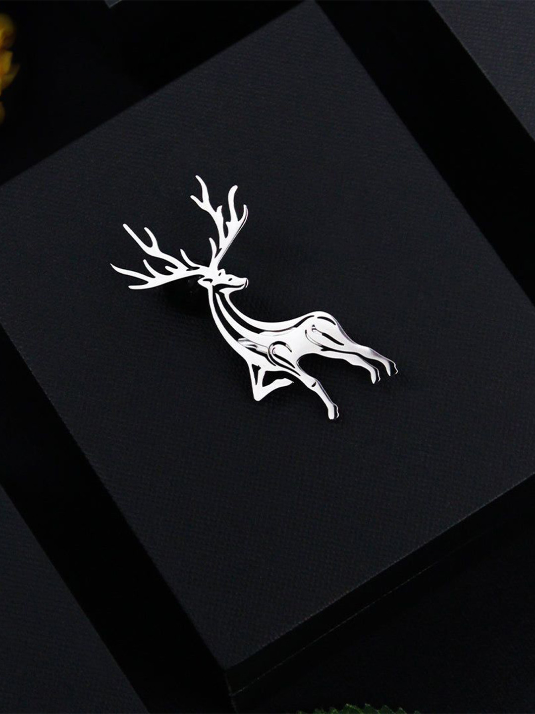 PELUCHE Men Snowbound Stag Silver Lapel Pin Brooch
