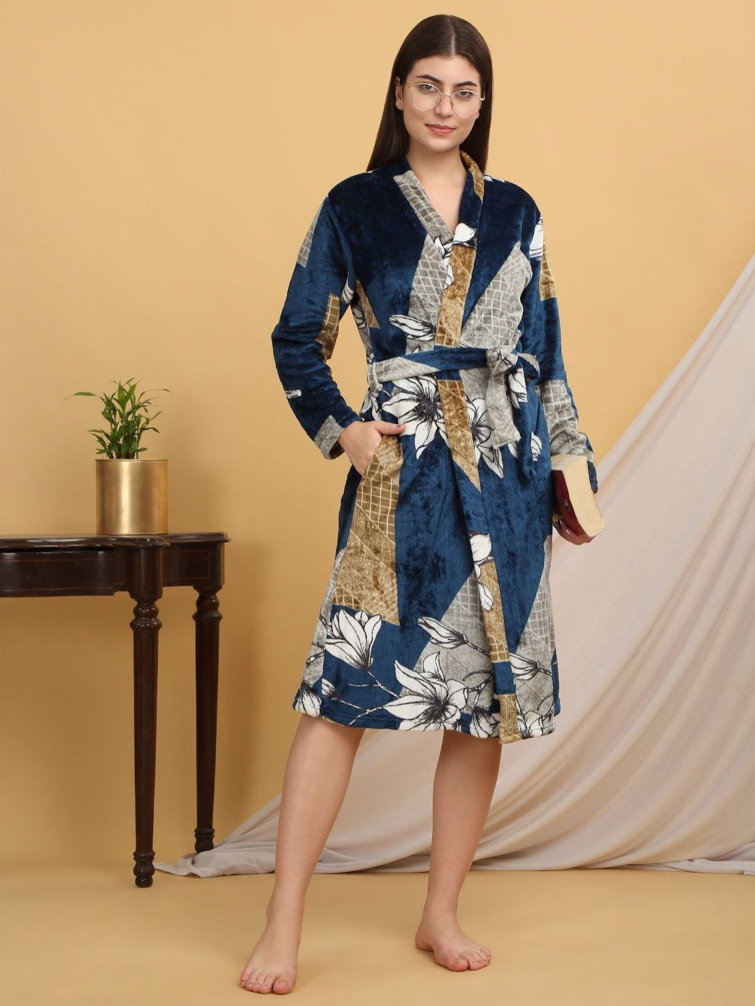 Arrabi Warm Fleece Blue Floral Fleece Drawstring Knee Length Bath Robe