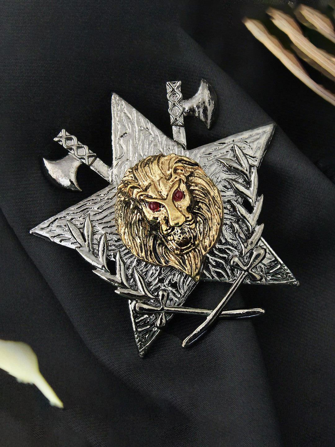 Kavove Men Lion's Valor Brooch