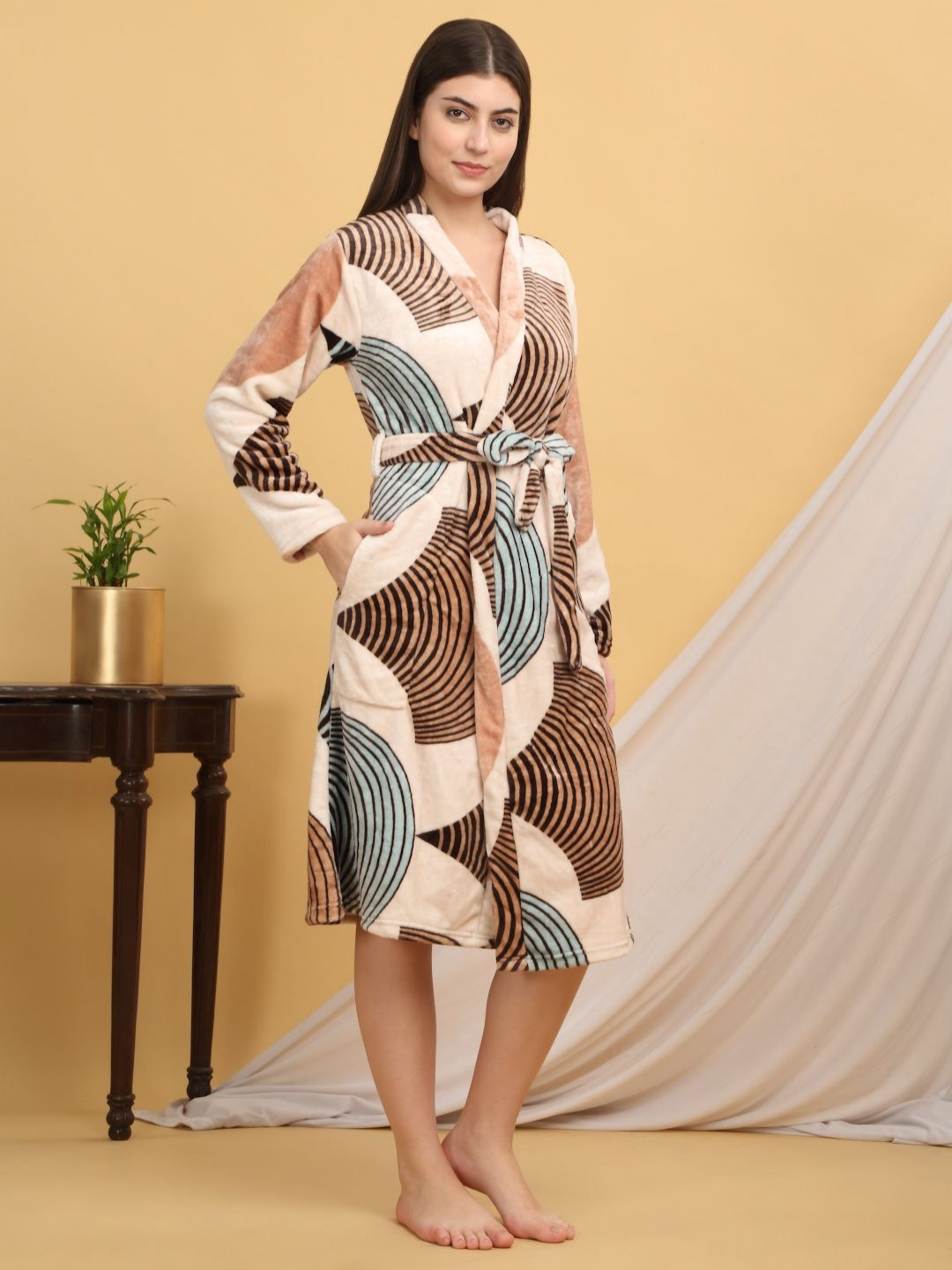 Arrabi Warm Fleece Peach Geometric Fleece Drawstring Knee Length Bath Robe