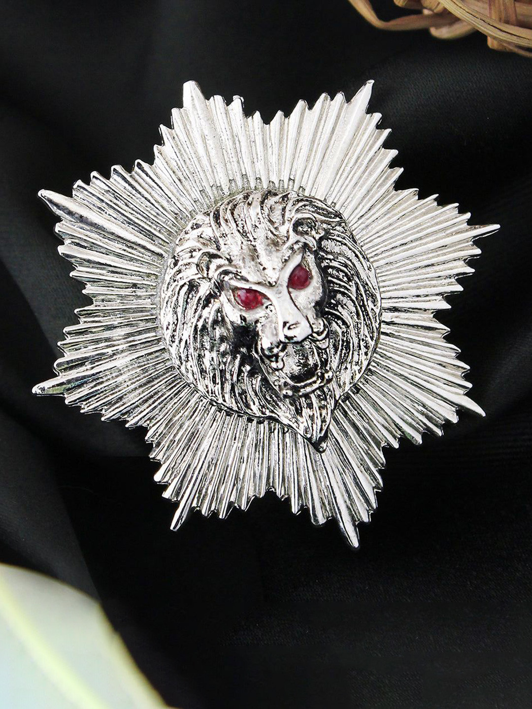 Kavove Men Silver-Toned Vigilant King Brooch