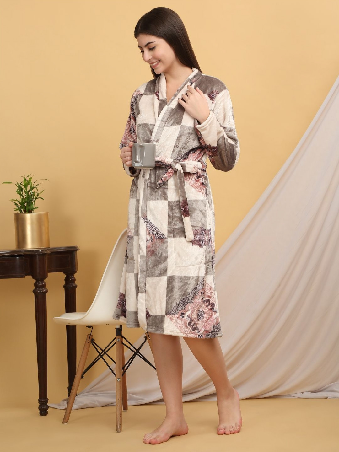 Arrabi Warm Fleece Cream Ethnic Motifs Fleece Drawstring Knee Length Bath Robe