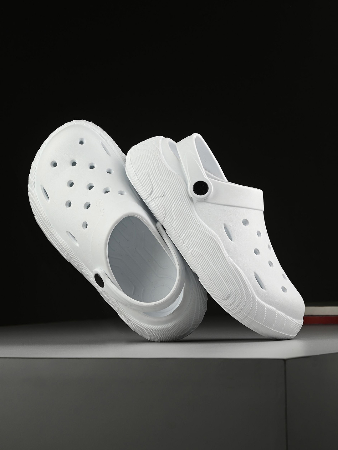 The Roadster Lifestyle Co Women ART-2109 Rubber Clogs