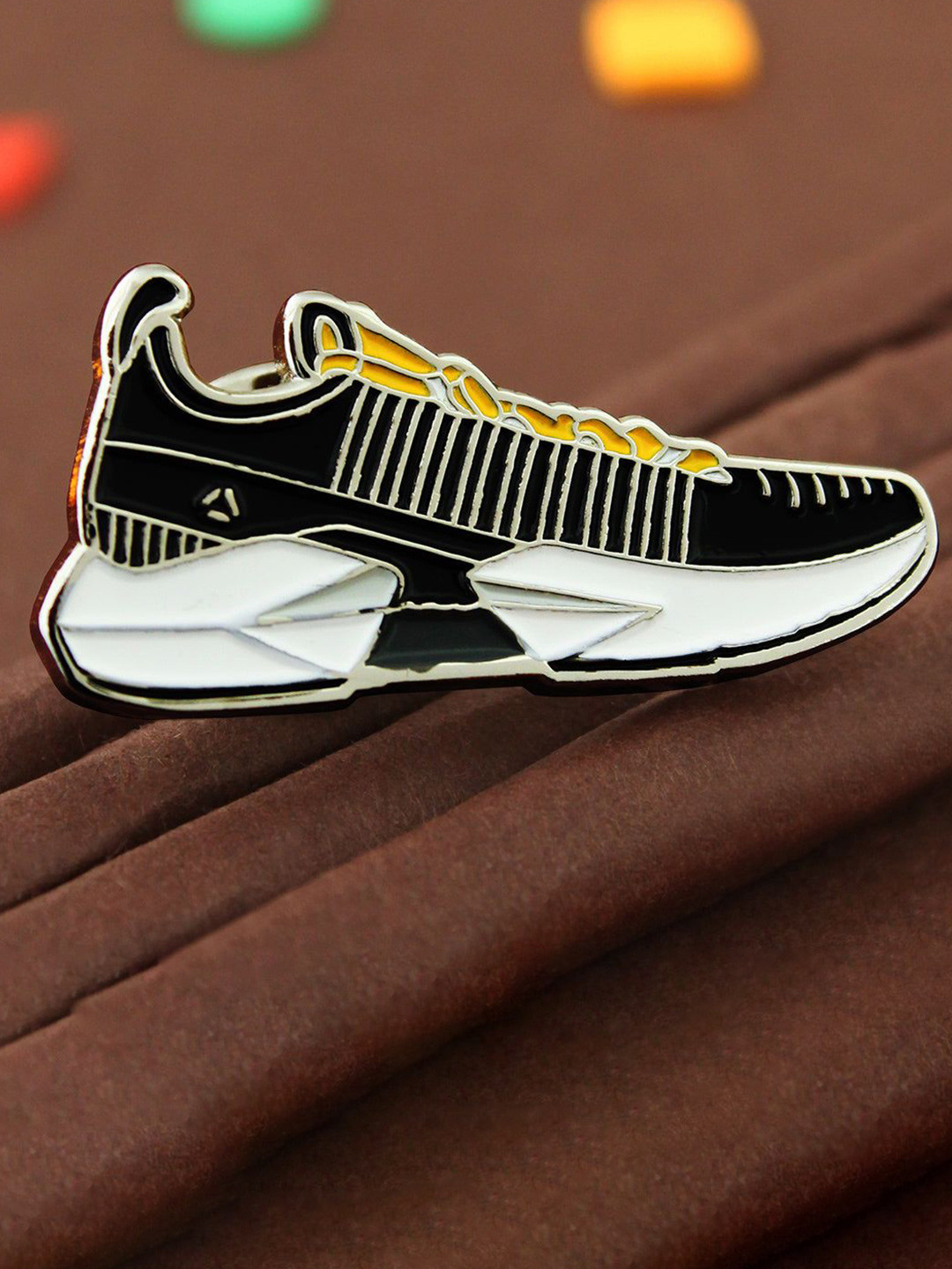 PELUCHE Men Shoe Shaped Lapel Pin Brooch
