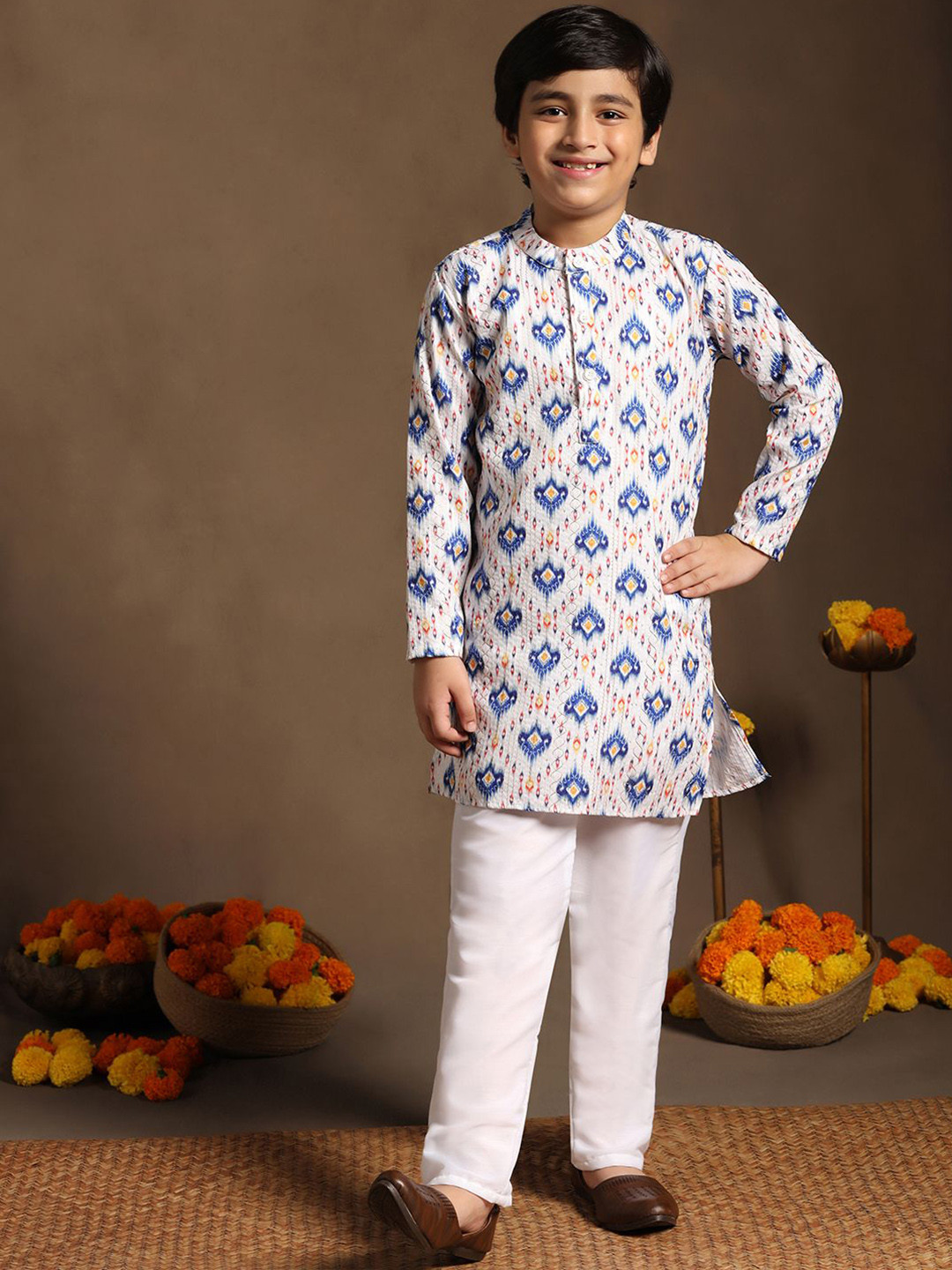 FASHION DREAM Boys Ethnic Motifs Printed Band Collar Regular Sequinned Kurta With Pyjama