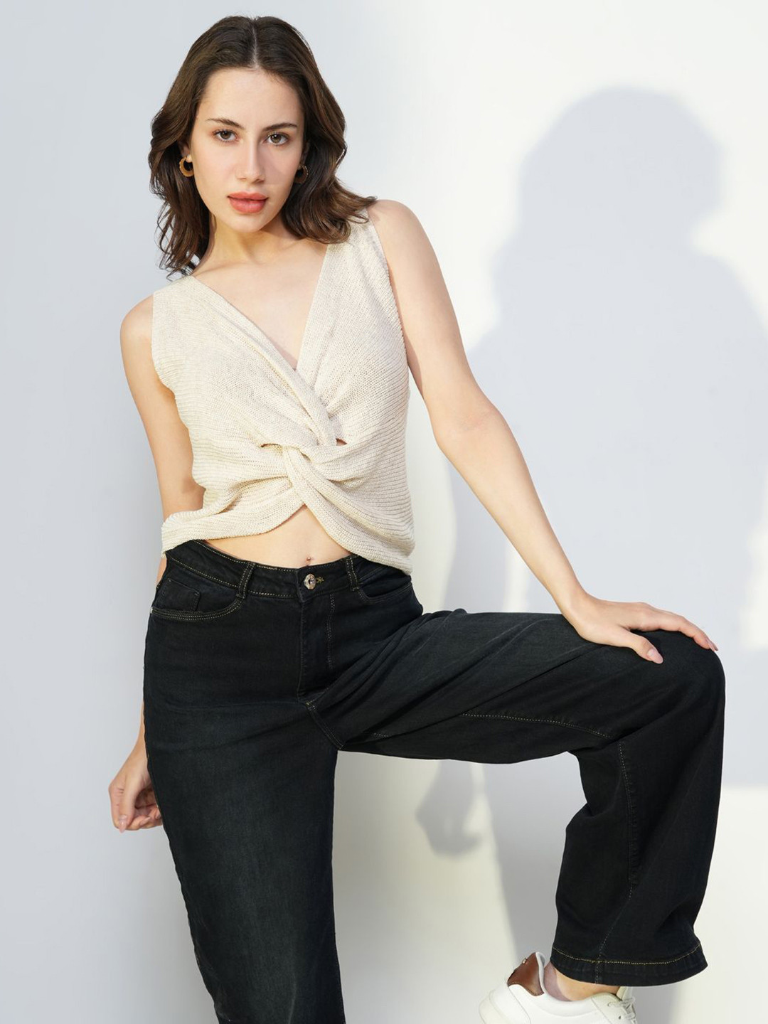 SHOWOFF Women V-Neck Sleeveless Twisted Crop Top
