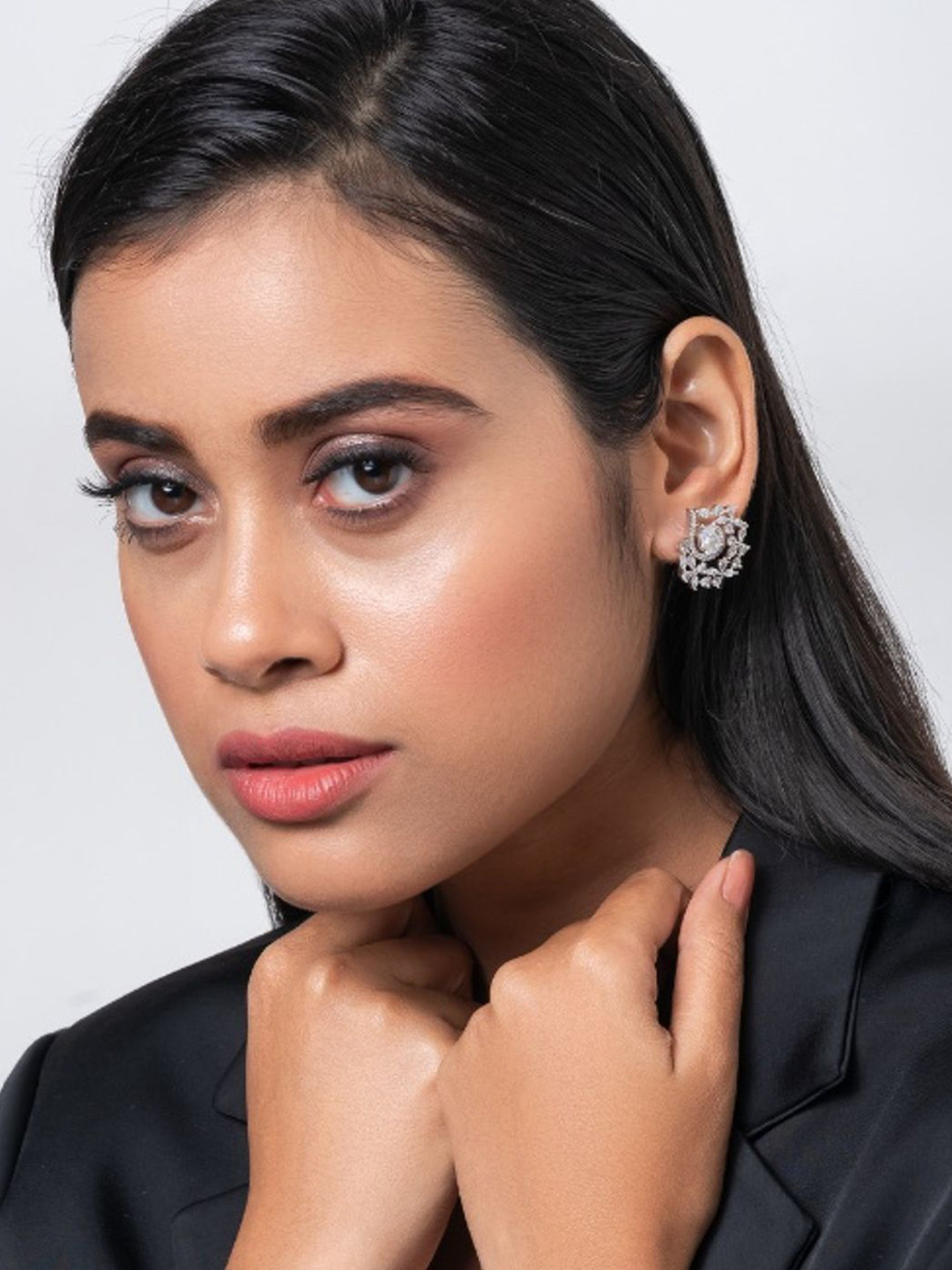 PUTSTYLE Silver-Plated Flower Loop American Diamond Studs