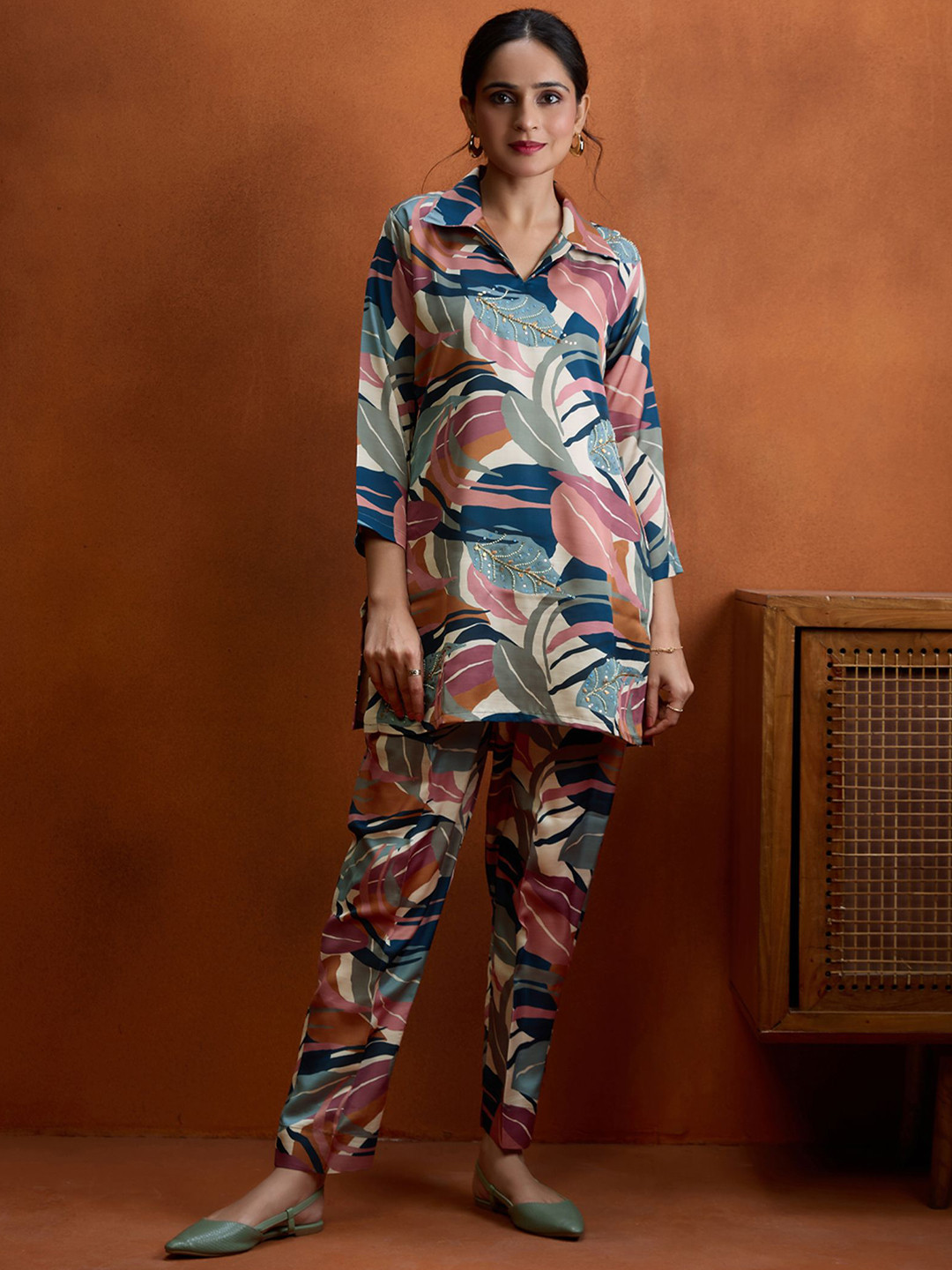 WOMEN PLUS Abstract Digitally Printed Shirt Collar Satin Tunic With Trousers
