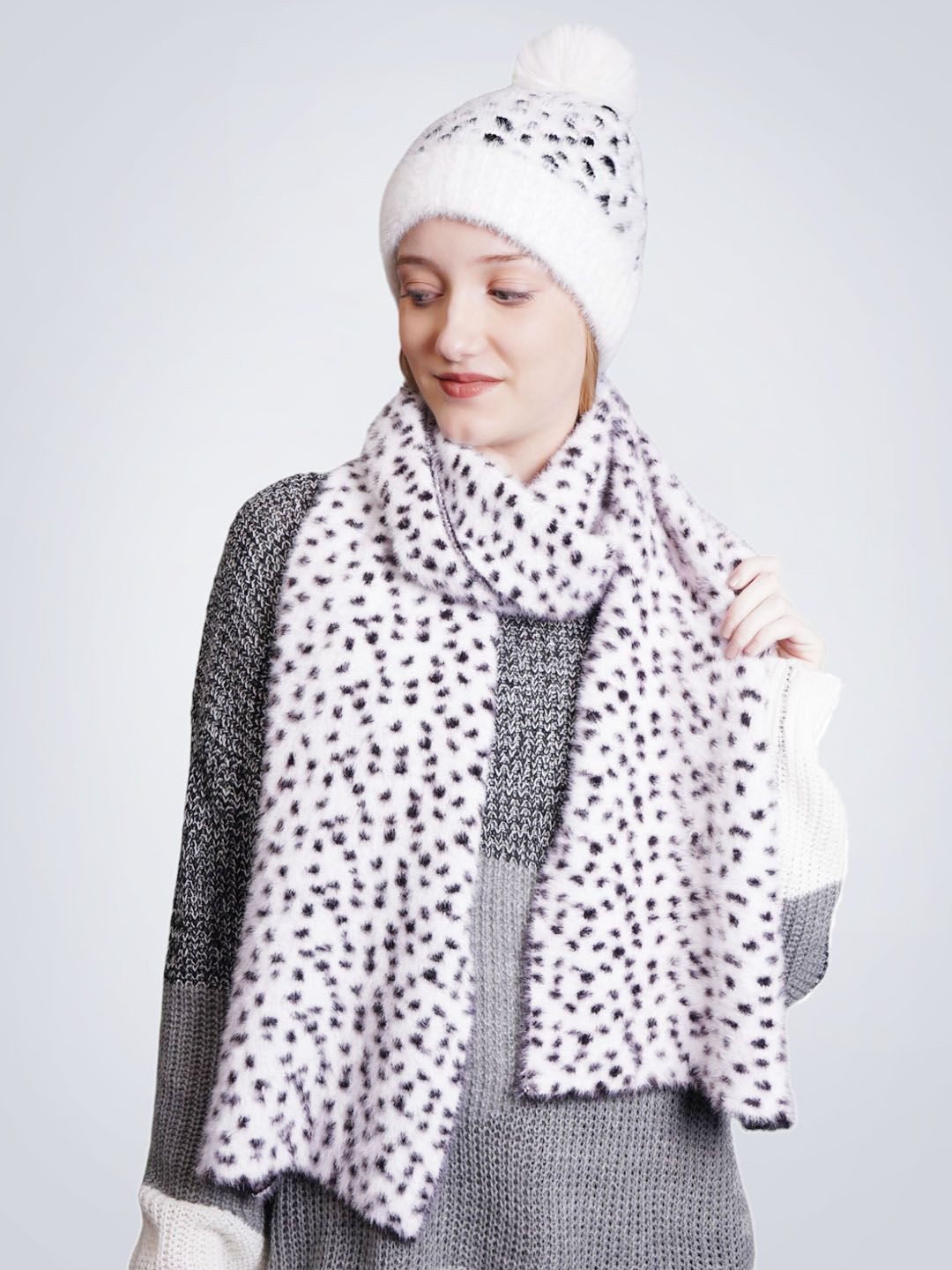 Bharatasya Heart knitted Faux Fur pom Fluffy Elegant Cap & Muffler Set
