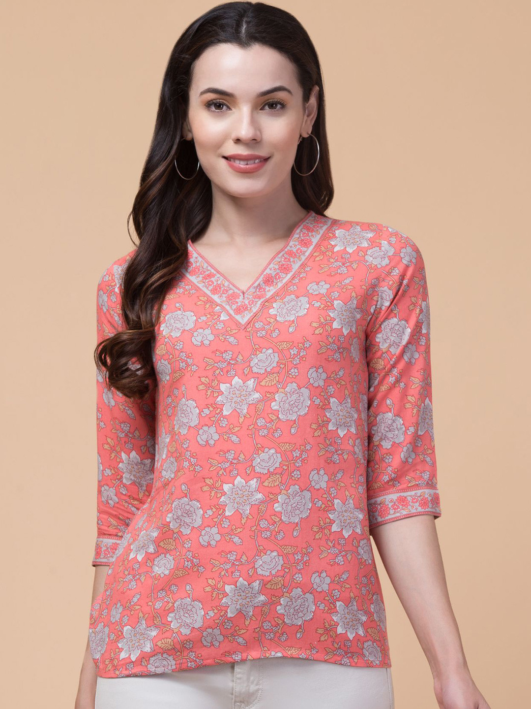 Hive91 Women Floral Printed V-Neck Three-Quarter Sleeves Top