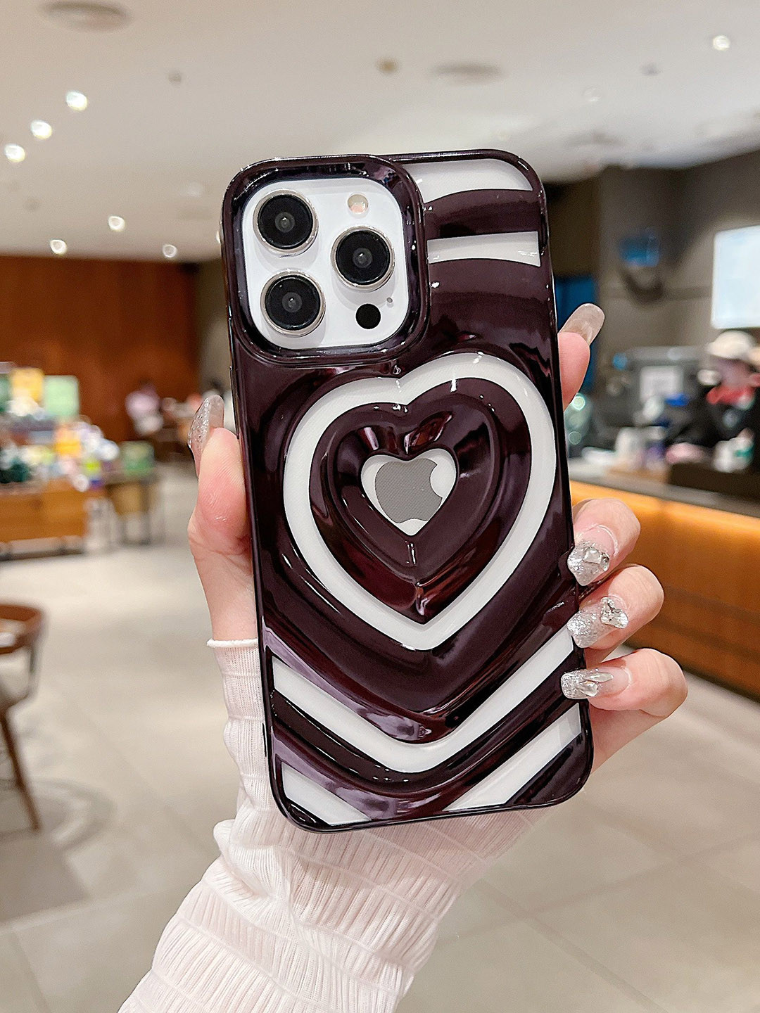 Luxury Kase Textured iPhone 15 Pro Love Heart Plated Hollow Case