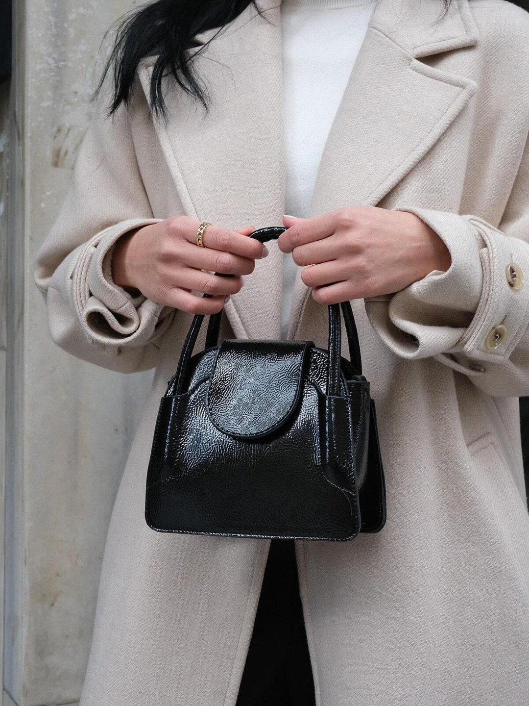 madamra Women Structured Handheld Bag