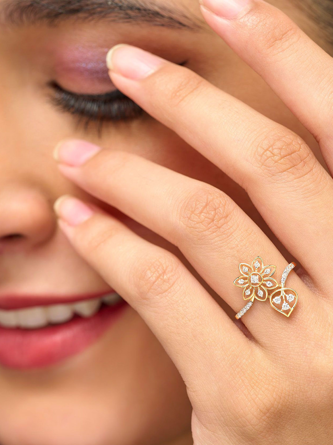 Joyalukkas 18Kt Diamond Studded Finger Ring