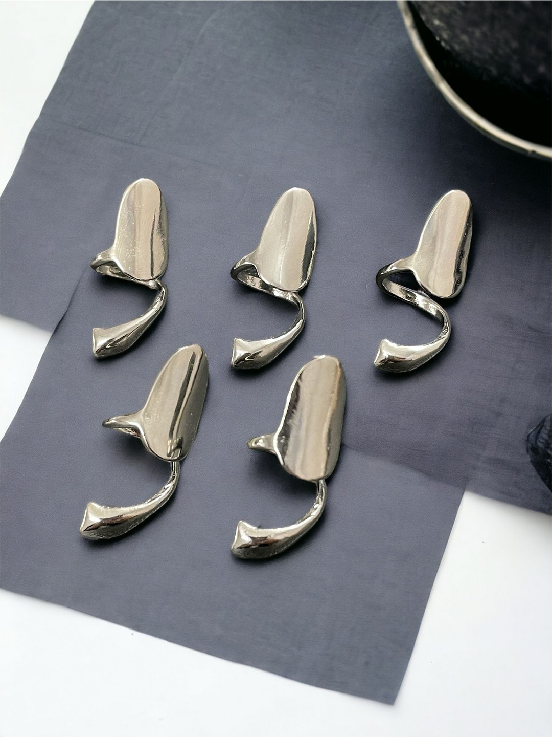 ISHKAARA Set Of 5 Silver-Toned Nail Ring With Crystal Thigh Chain