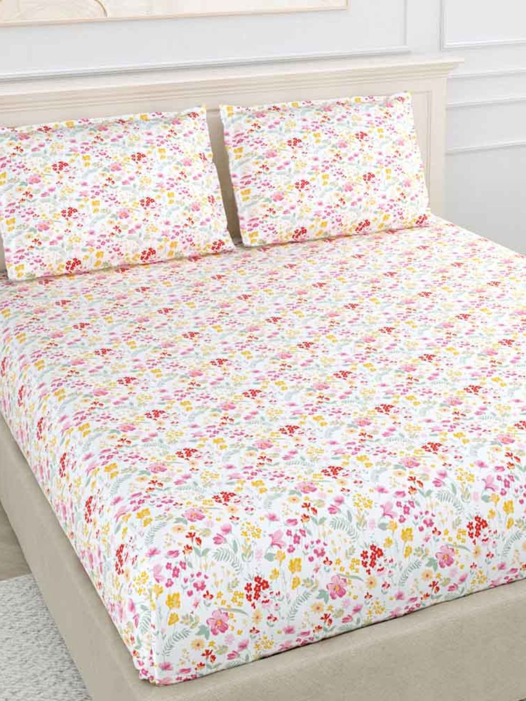 haus & kinder Utopia White Floral Pure Cotton 186 TC Fitted Queen Fine Bedsheet with 2 Pillow Covers-199 x 153 cm