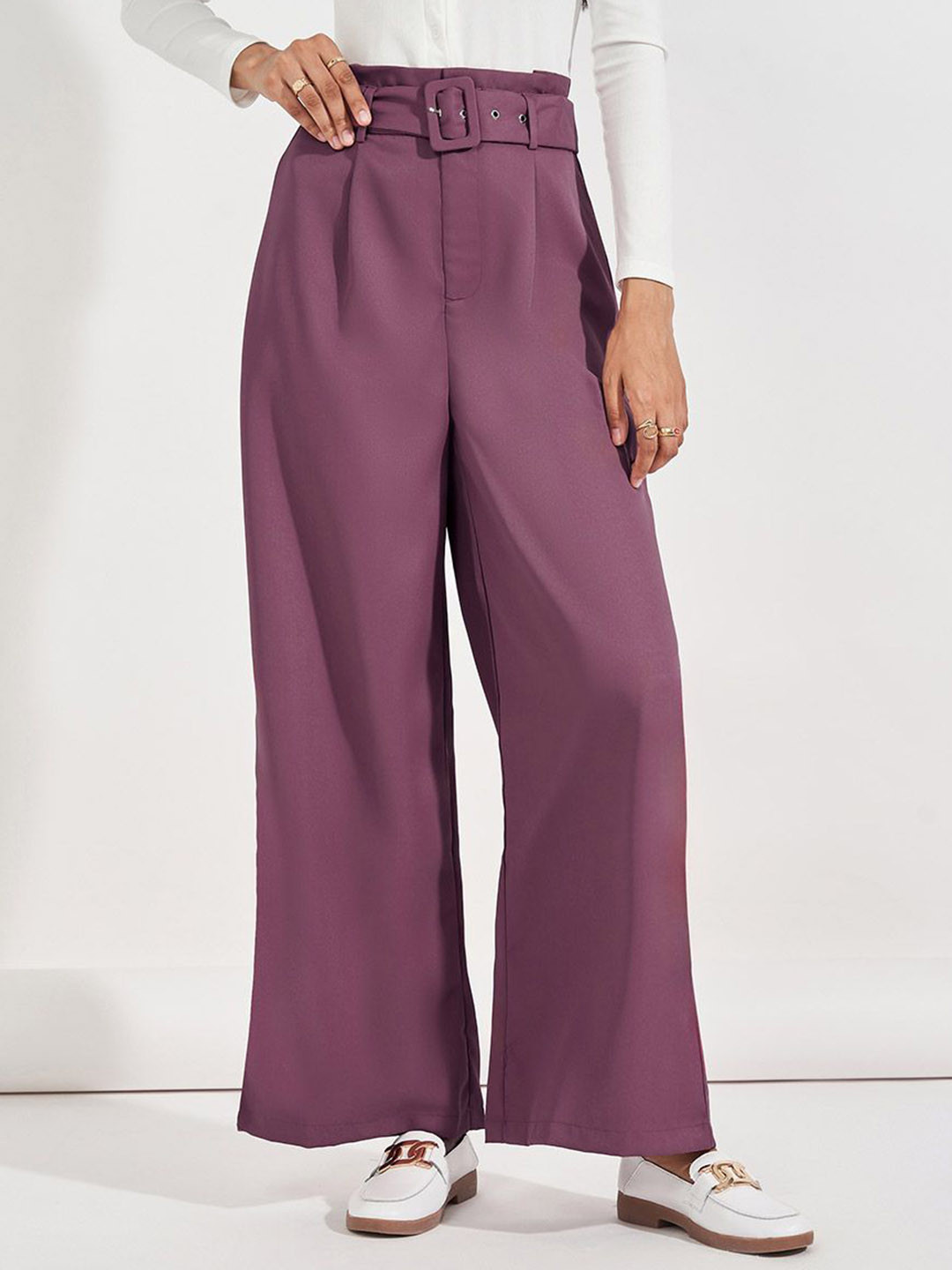 Styli Women Solid High Rise Wide Leg Belted Twill Pants