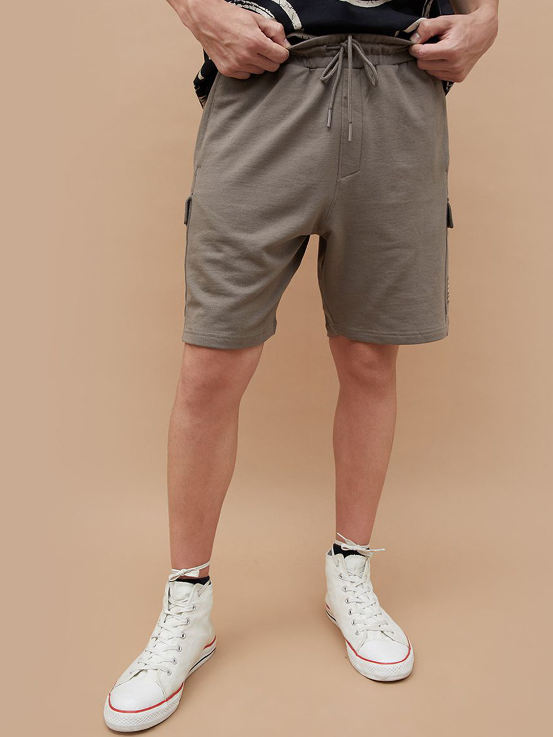 SmileyWorld Men Solid Cotton Regular Fit Mid-Rise Cargo Shorts