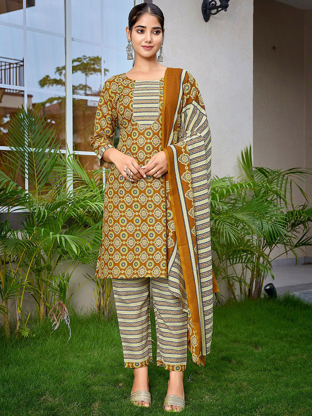 Royal Export Ethnic Motifs Printed Gotta Patti Straight Kurta With Trouser & Dupatta