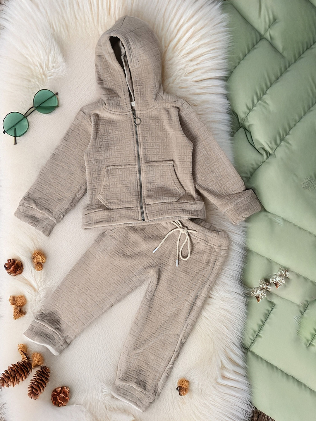 Bella Moda Girls Self Design Hooded Long Sleeves Sweatshirt With Jogger