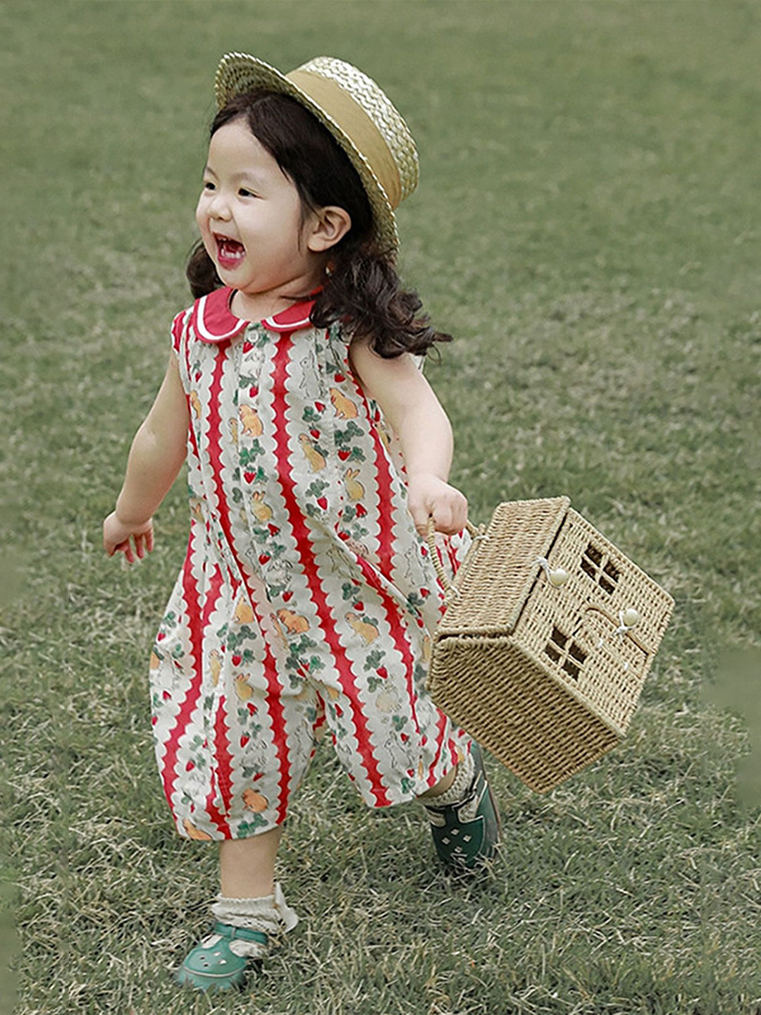 LULU & SKY Girls Printed Barrel Leg Jumpsuit fwd