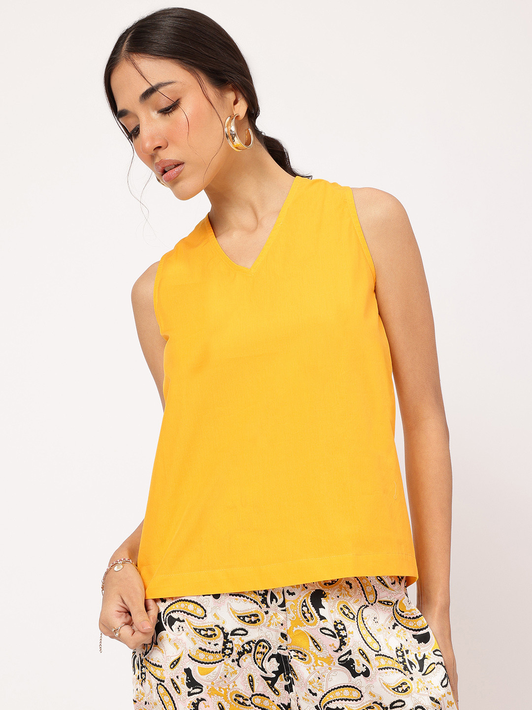 DressBerry Twisted Back V-Neck Sleeveless Top