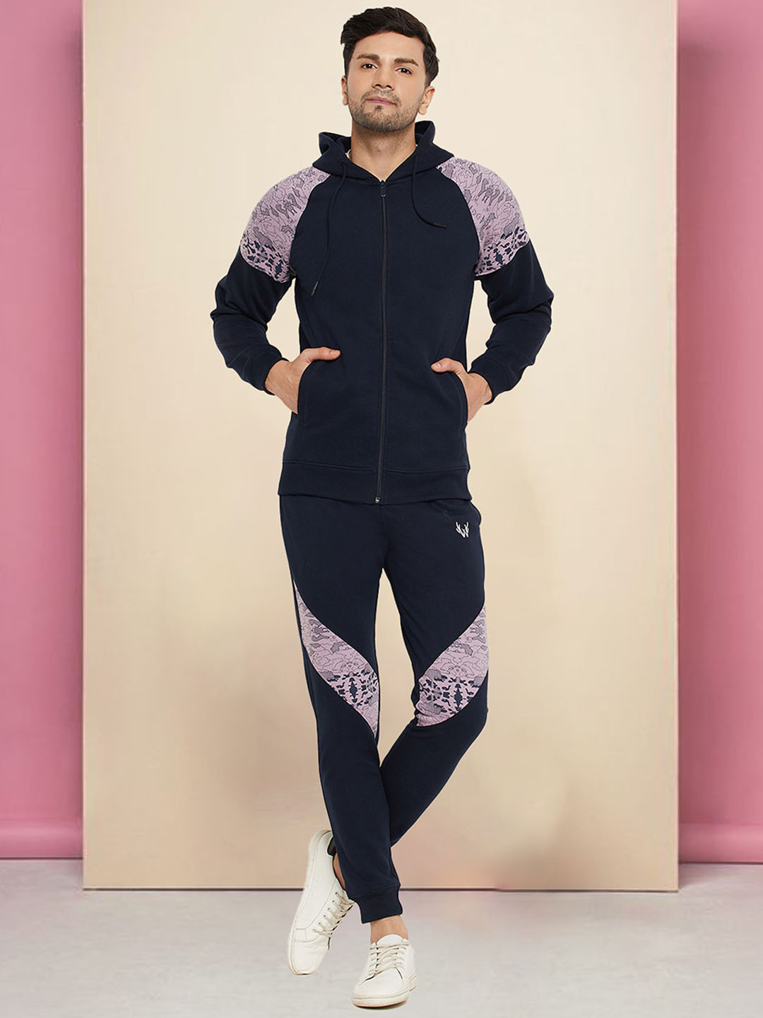 WILD WEST Men Colourblocked Mid-Rise Tracksuit