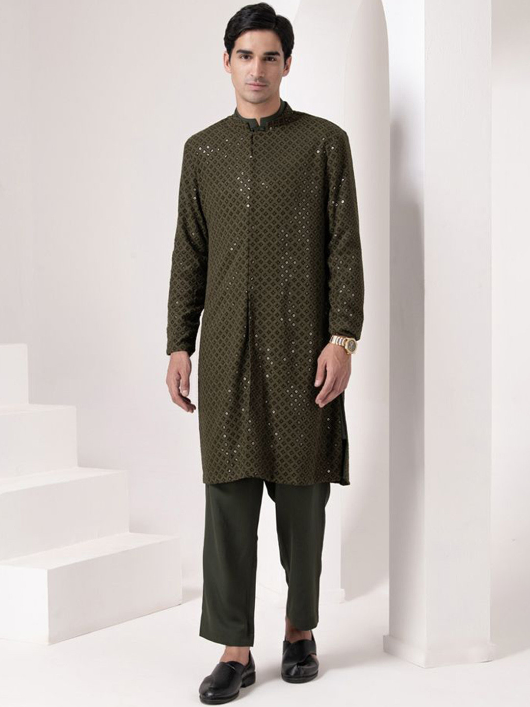 BARARA ETHNIC Geometric Embroidered Sequinned Straight Kurta with Trousers & jacket