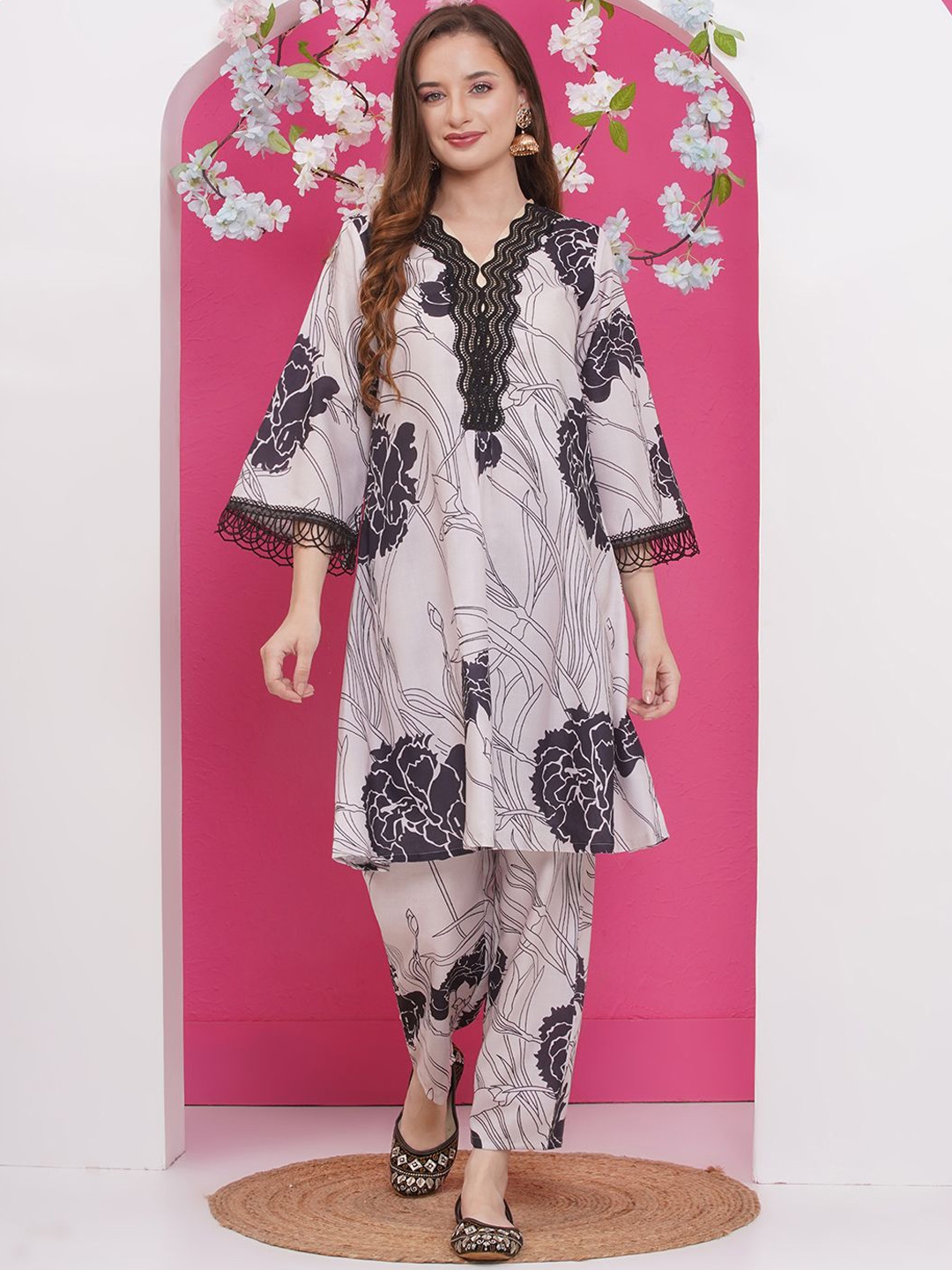 Bhama Couture Floral Printed V Neck Kurta With Palazzos - Kurta Sets for Women 31314935 | Myntra