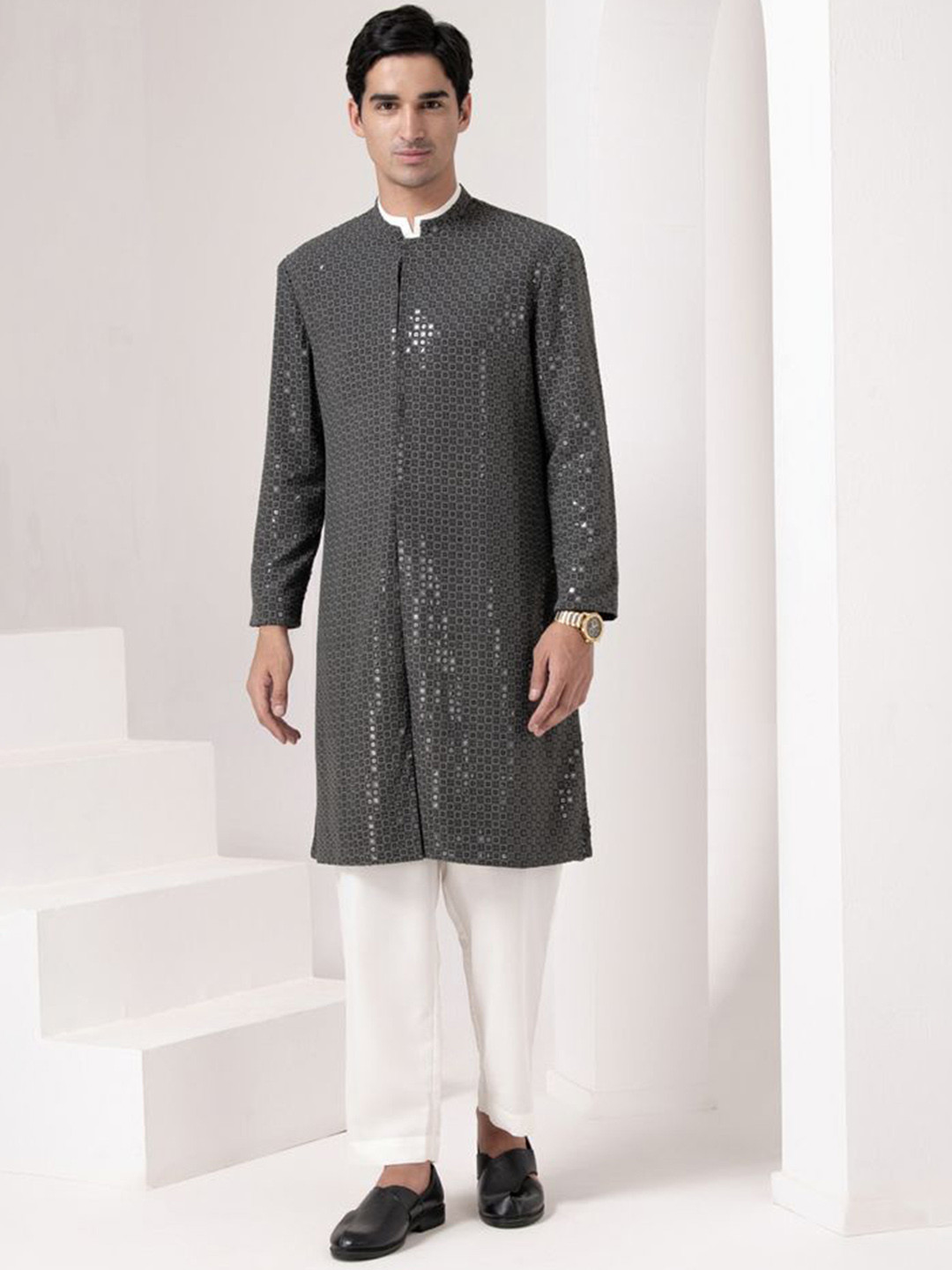 BARARA ETHNIC Geometric Embroidered Sequinned Straight Kurta with Trousers & jacket