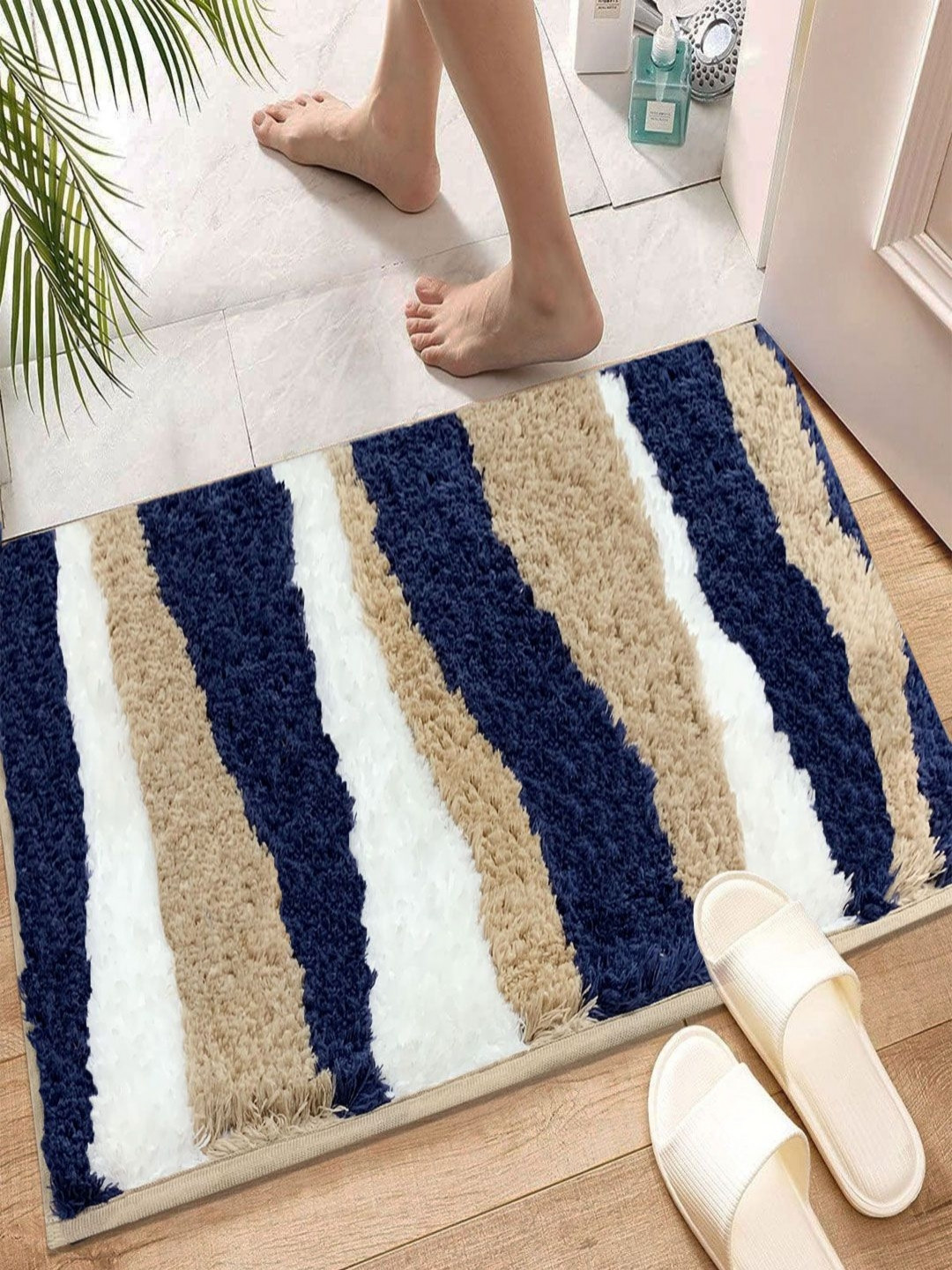 LUXEHOME INTERNATIONAL Blue & White Striped Rectangular Bath Rug