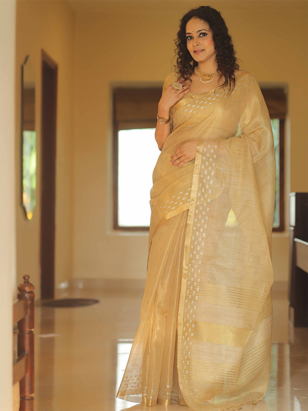 Banarasee Woven Zari Tissue Saree