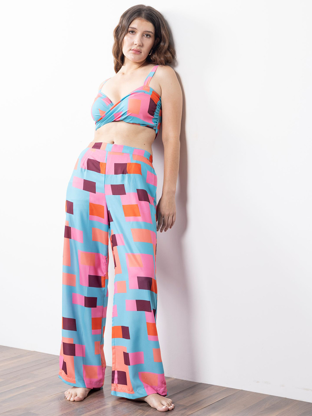 Aoba Blue Geometric Printed Shoulder Straps Wrap Crop Top With Trousers