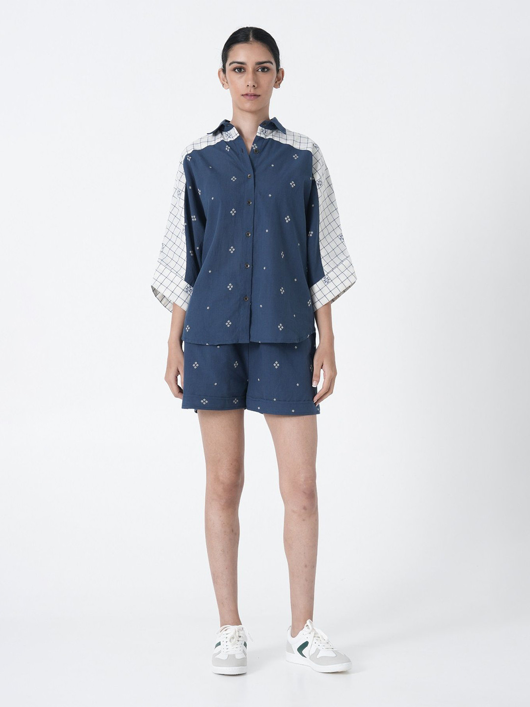 the kaatn trail Women Smart Spread Collar Colourblocked Cotton Oversized Casual Shirt