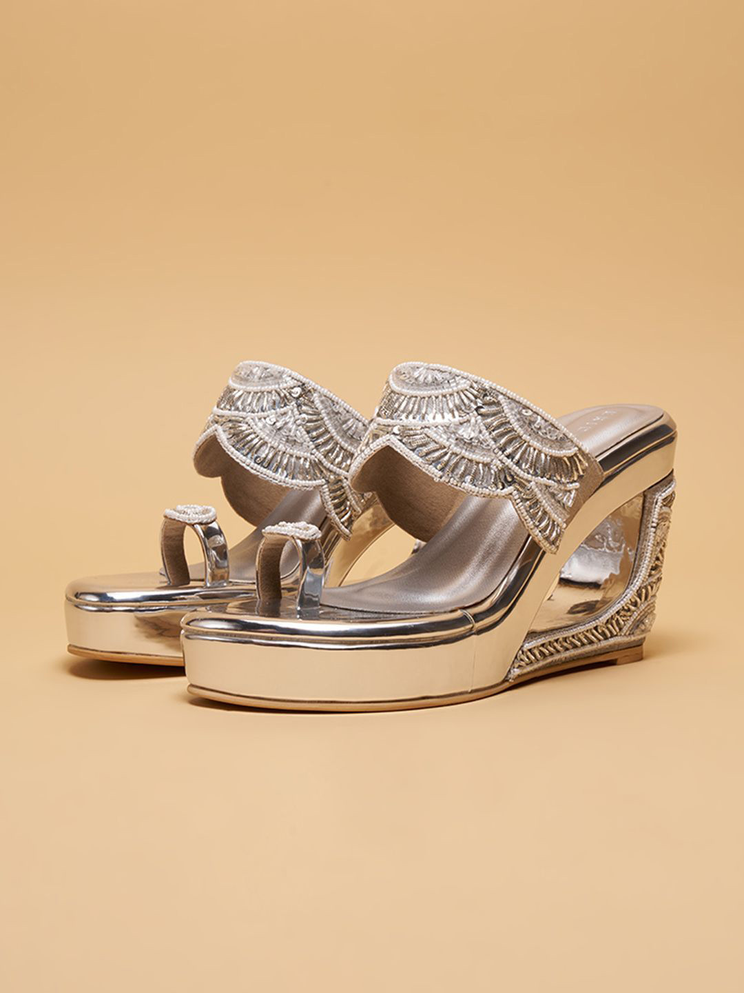 ERIDANI Arna Embroidered Wedges