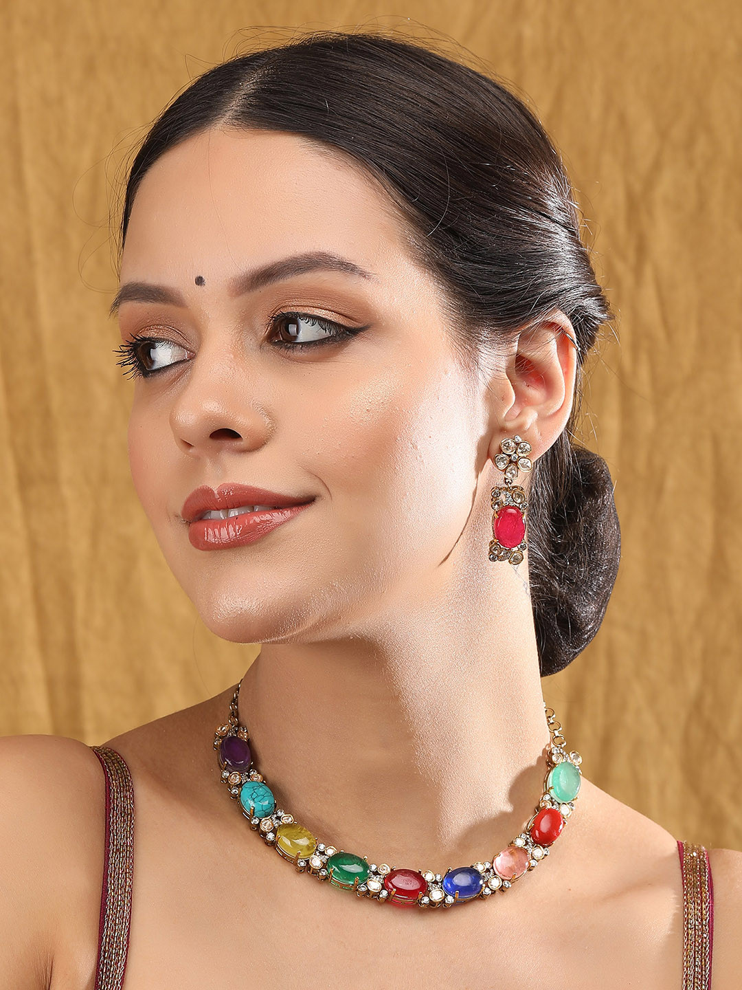 AURAA TRENDS ElegantGold-Plated Kundan Stone-Studded Jewellery Set