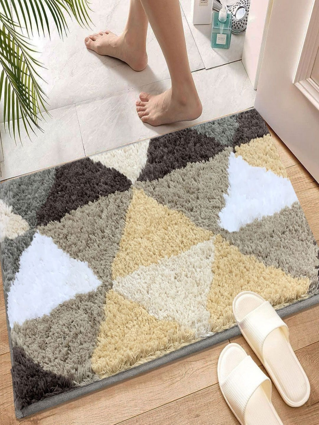 LUXEHOME INTERNATIONAL White & Black Geometric Printed 2200 GSM Microfibre Bath Rugs