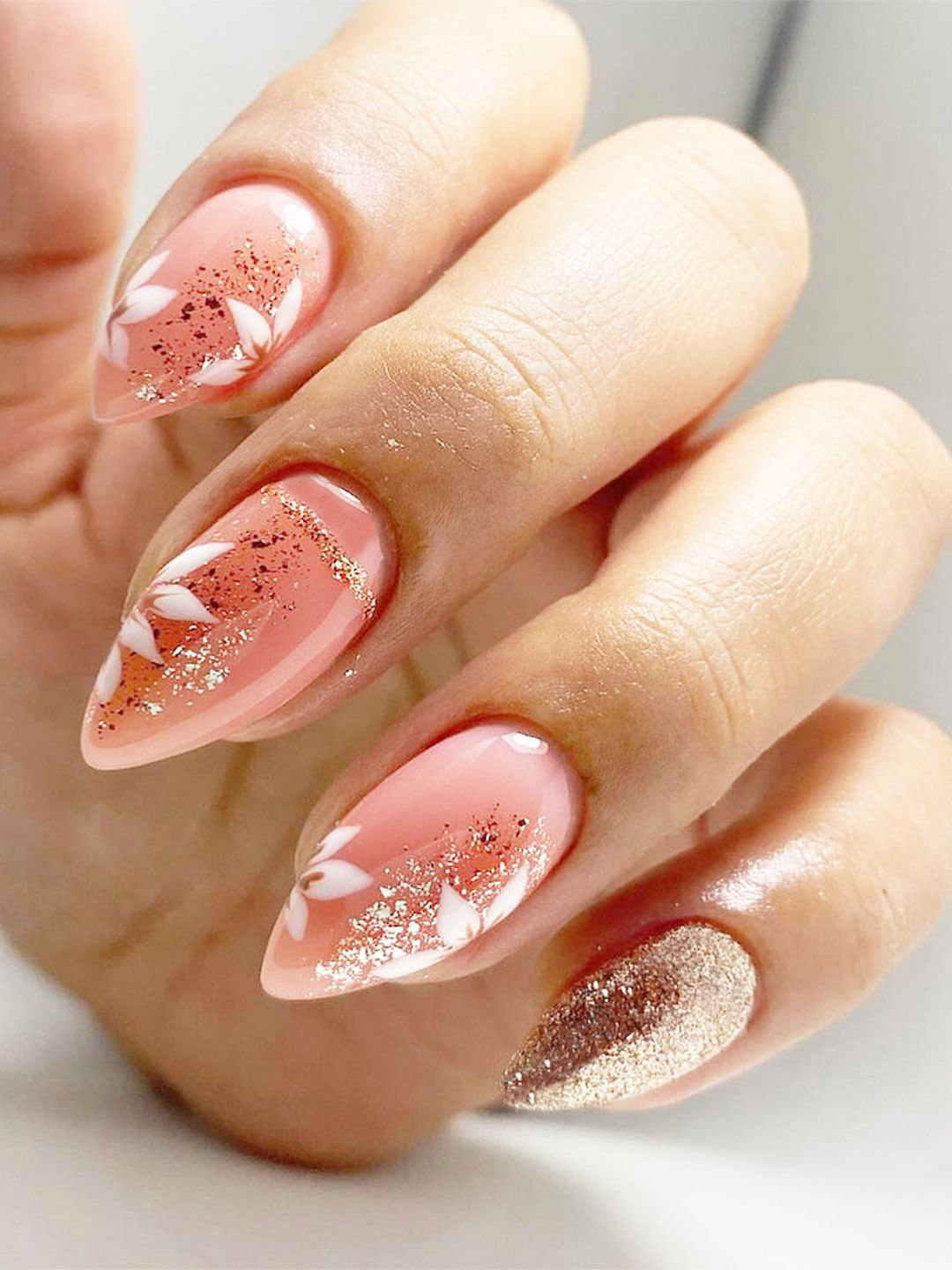 Secret Lives Set Of 24 Artificial Reusable Glitter Press On Nails - Skin - Golden