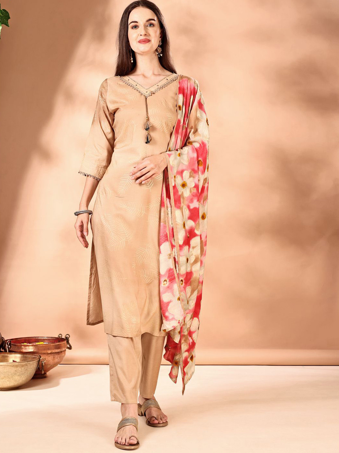 KUNDAN FAB Floral Printed V-Neck Straight Kurta With Trousers & Dupatta