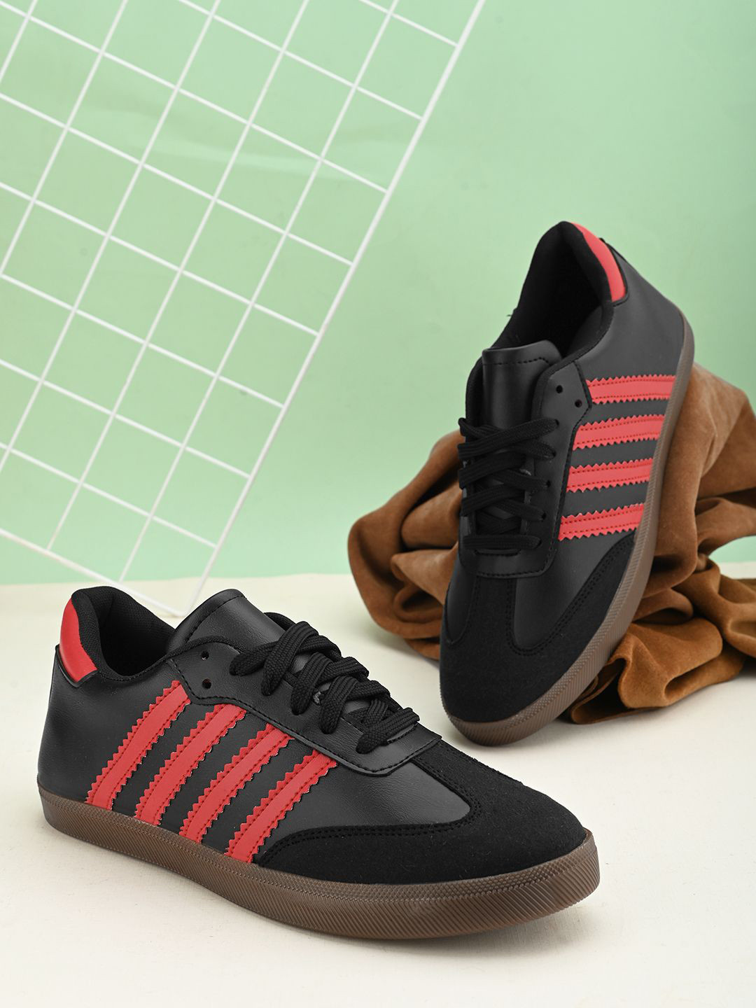 Fashion Victim Men Black Striped Round Toe Lace-Ups Sneakers