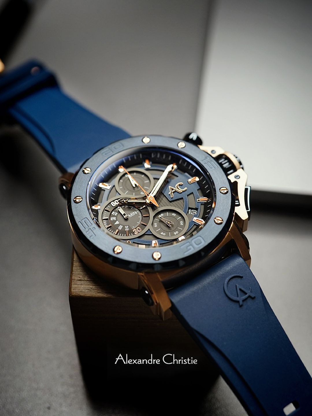 Alexandre Christie Men Textured Dial & Straps Analogue Watch 9205MCRURBU