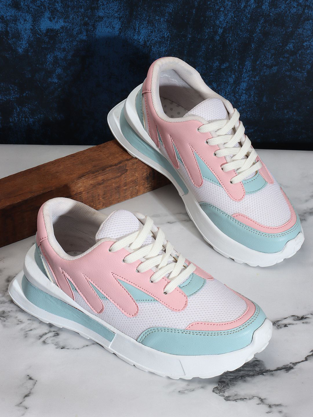 The Roadster Lifestyle Co Women Chunky Sole Colourblocked Casual Sneakers