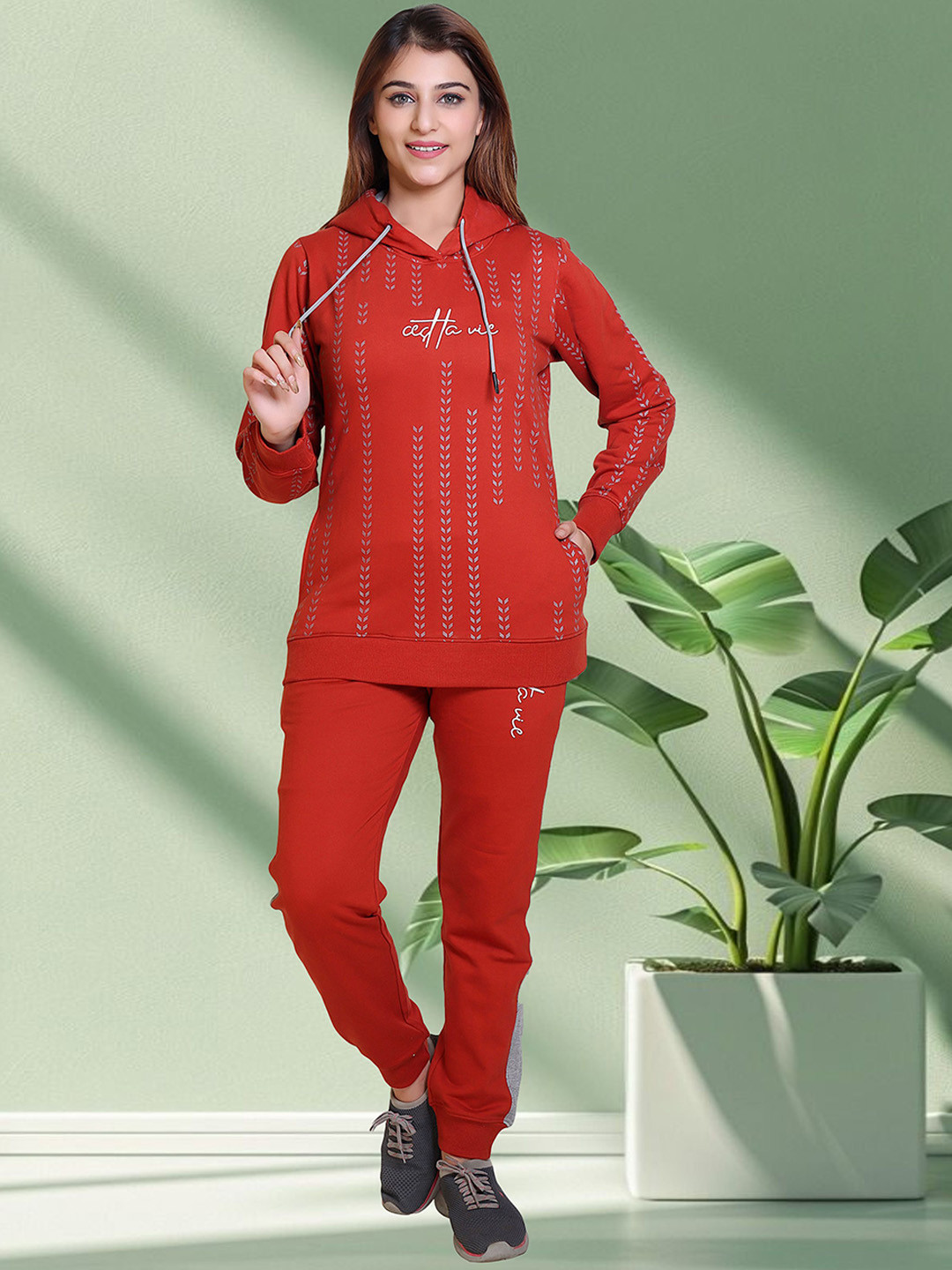 WILD WEST Women Hooded Mid-Rise Tracksuits