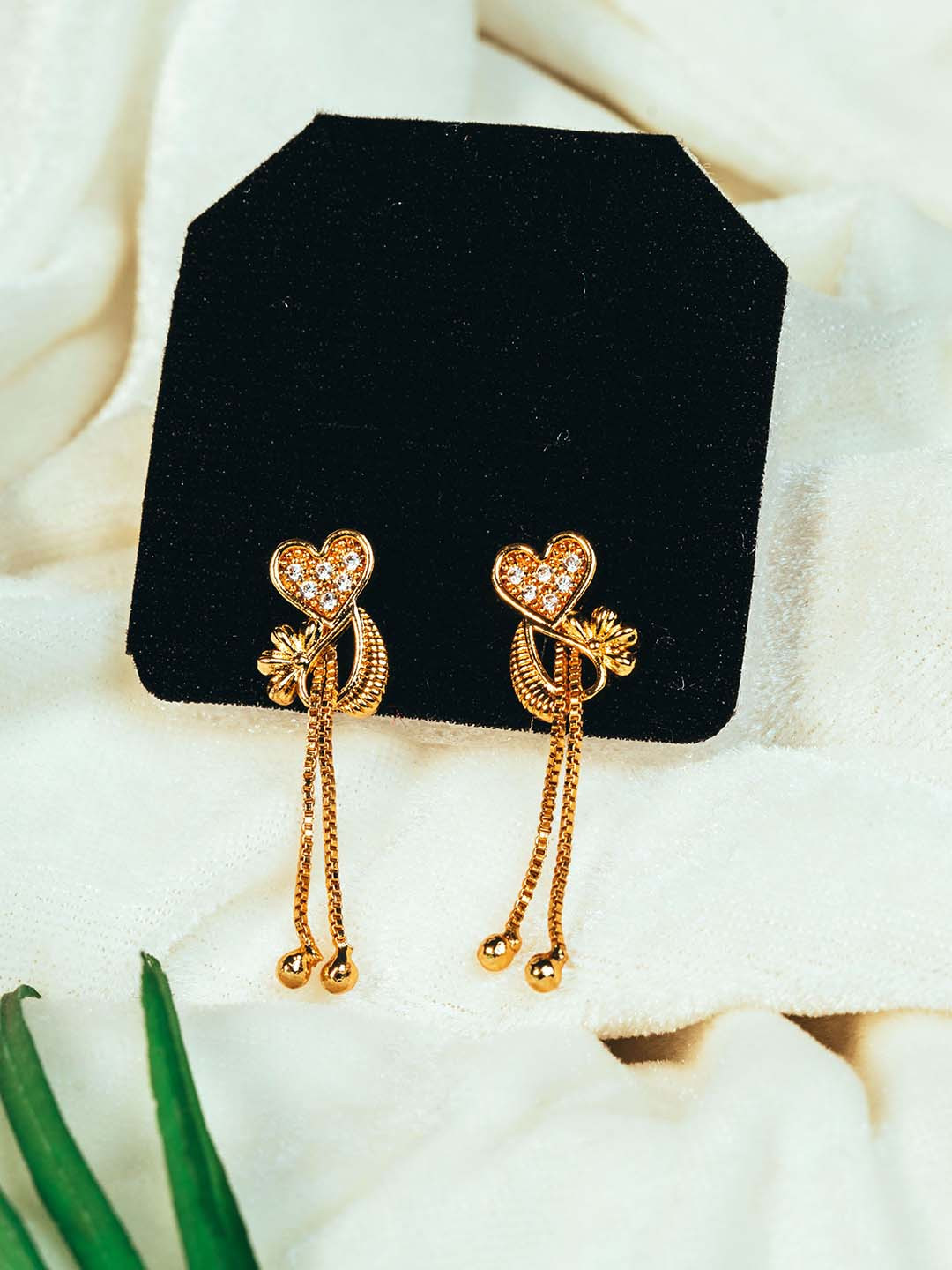 GOLD CASH Unisex Heart Shaped Earrings