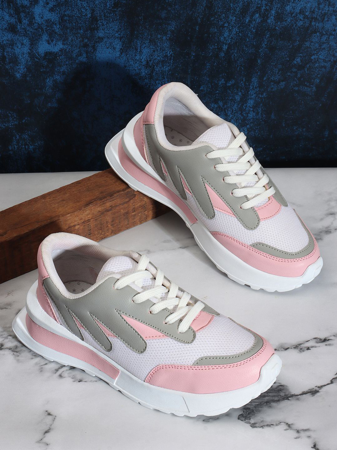 Roadster Women Colourblocked Chunky Sole Casual Sneakers
