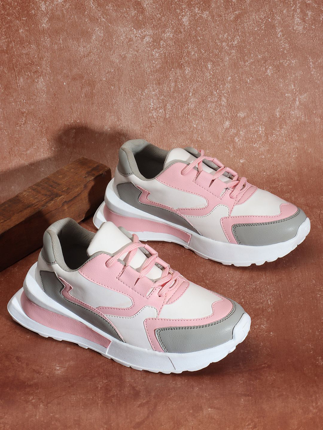 Roadster Women Colourblocked Chunky Sole Casual Sneakers