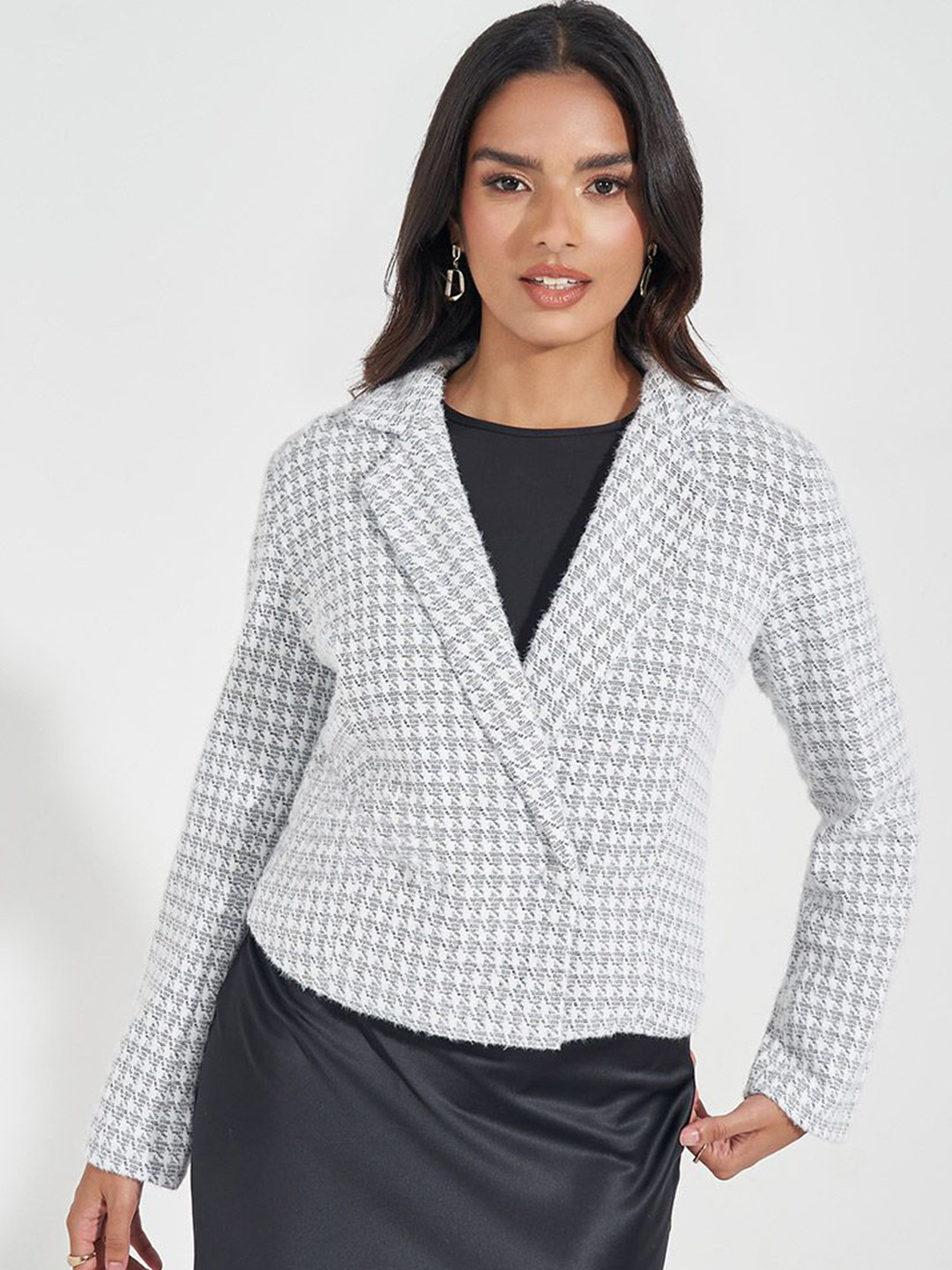 Styli Women Regular Fit Short Length Double Breasted Blazer