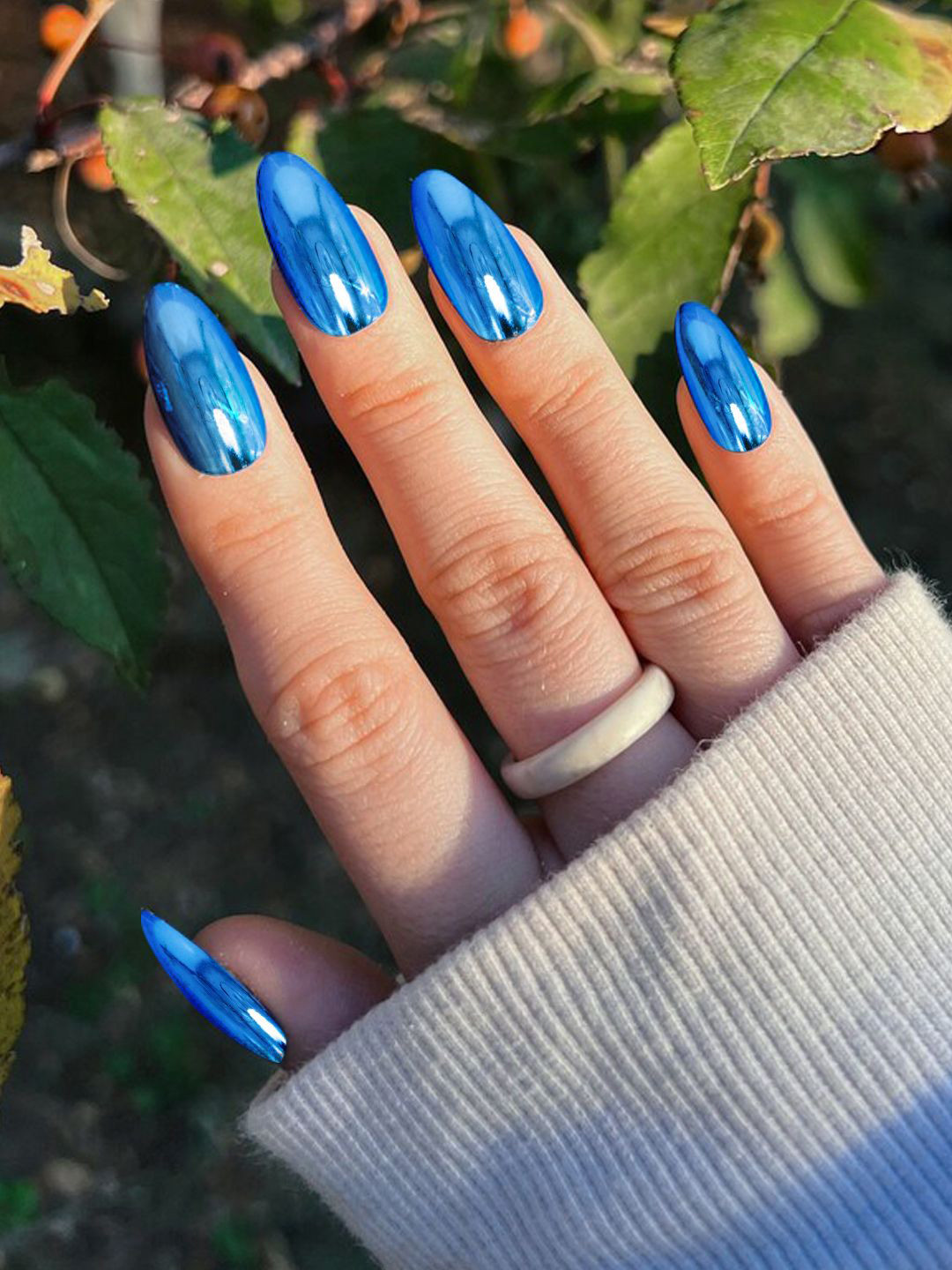 PRIVIU Set Of 12 Reusable Chromatic Fake Nails With Application Kit - Electric Blue F04D