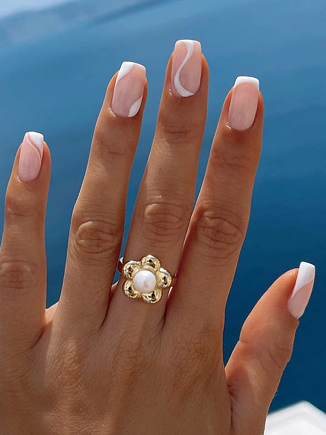 Secret Lives 24 Pieces Striped Nail Extensions - White