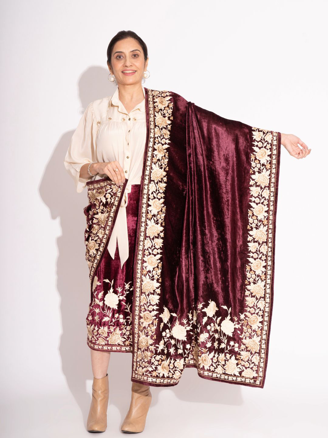 HOUSE OF INARI Women Floral Embroidered Stole