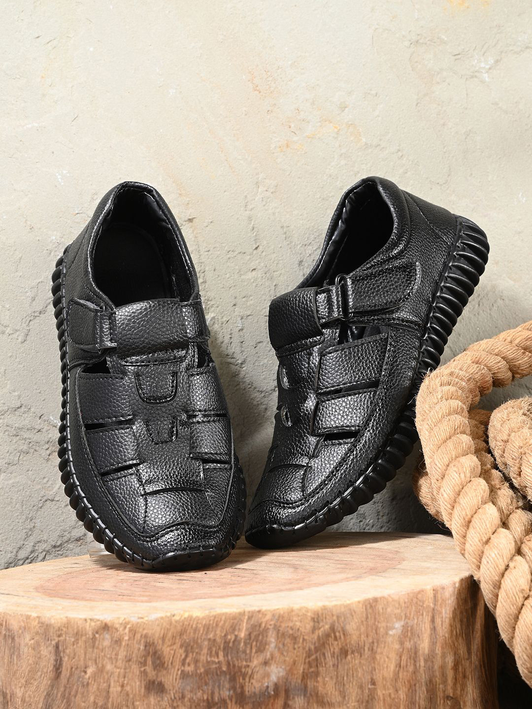 Anouk Men Fisherman Velcro Sandals
